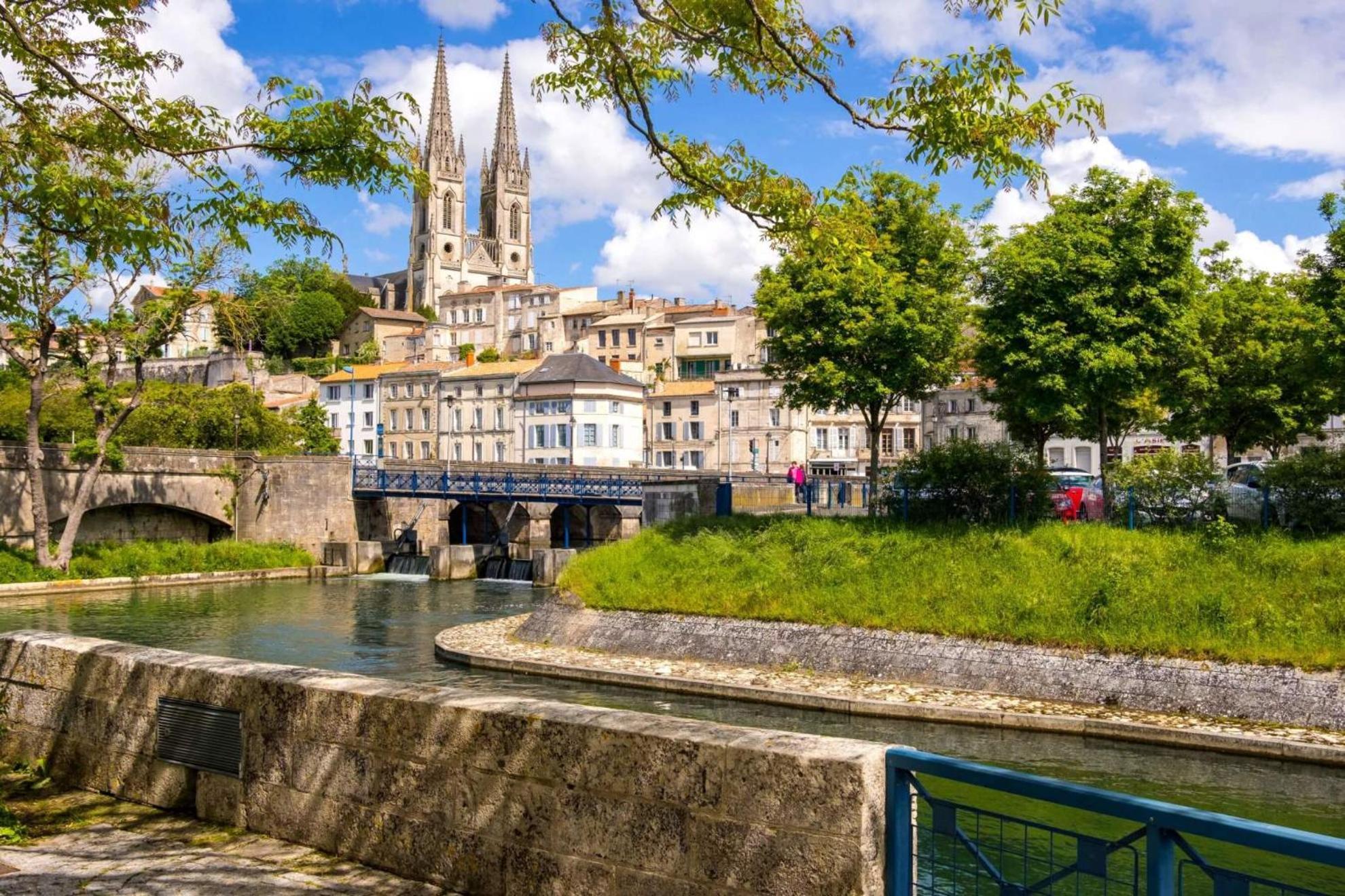 Appartement Lumineux, Wi-Fi Et Parking Prive Niort Zewnętrze zdjęcie